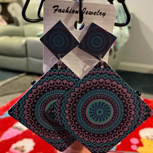 Earrings - Picture 4 of 5